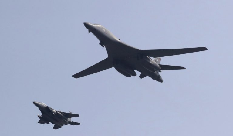 Dva americké bombardéry už druhýkrát preleteli nad Kóreou