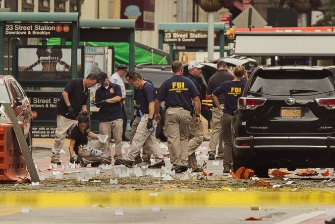 FBI po výbuchu v New Yorku vypočúva podozrivých