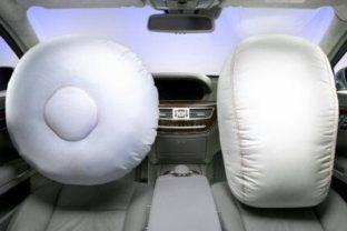 General motors kvoli airbagom zvolava miliony automobilov.jpg