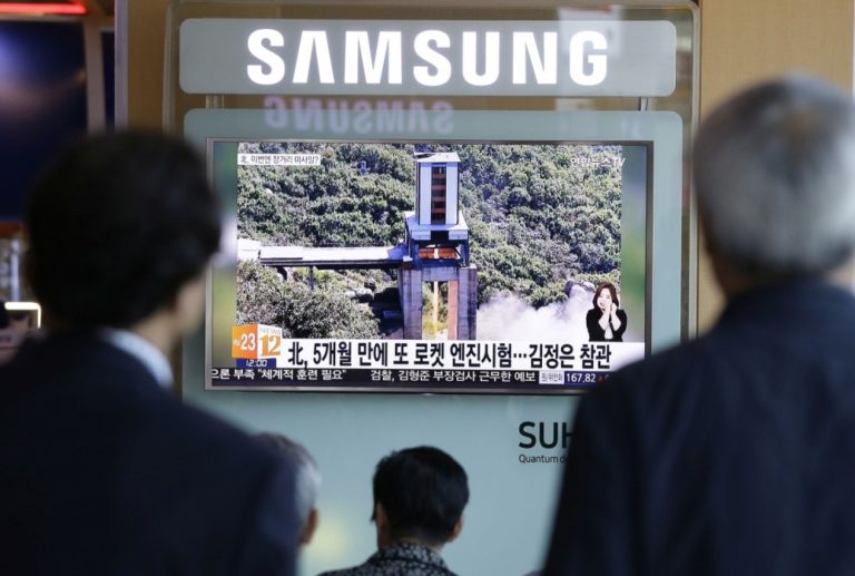 Kim Čong un sledoval skúšku nového raketového motora