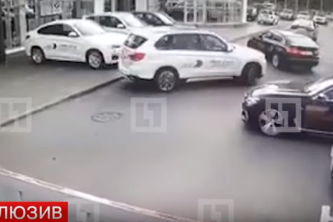 Kradez styroch bmw za 30 sekund.png