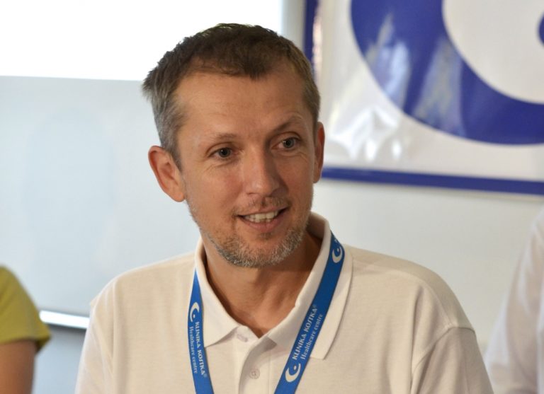 Lekár Kostka tvrdí, bol zatiahnutý do predvolebného boja