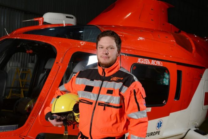 Na strednom Slovensku sa zrútil záchranársky vrtuľník