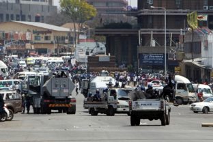 Polícia v Zimbabwe zasiahla proti pouličným predajcom
