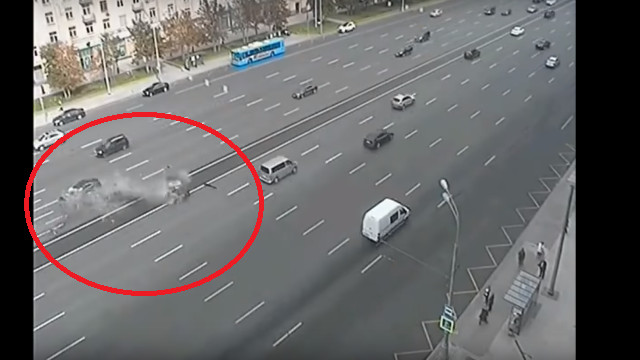 Putinova limuzina tazko havarovala vodic neprezil.png