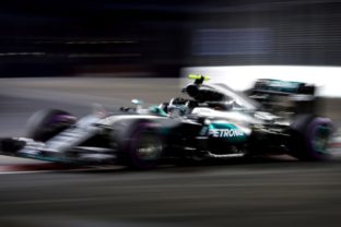 Rosberg na tréningu havaroval, i napriek tomu vyhral
