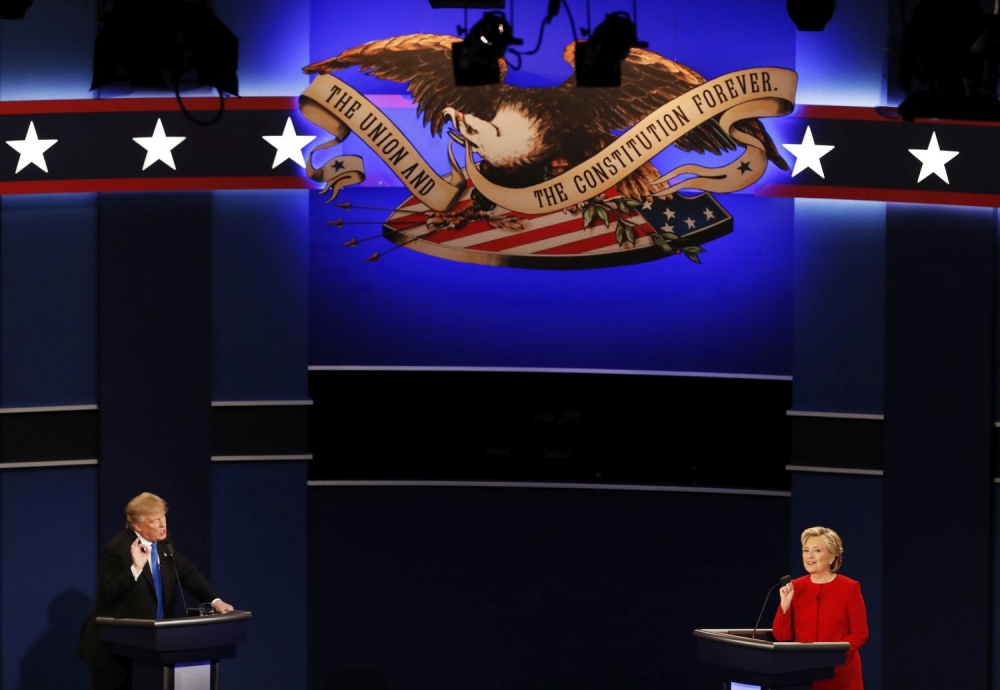 Trump a Clintonová sa stretli v prvom televíznom dueli