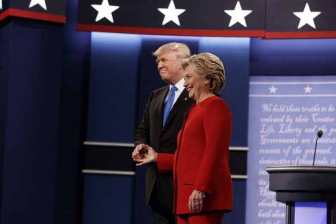 Trump a Clintonová sa stretli v prvom televíznom dueli