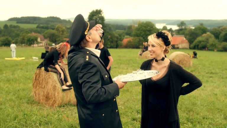 Bezva ženská na krku