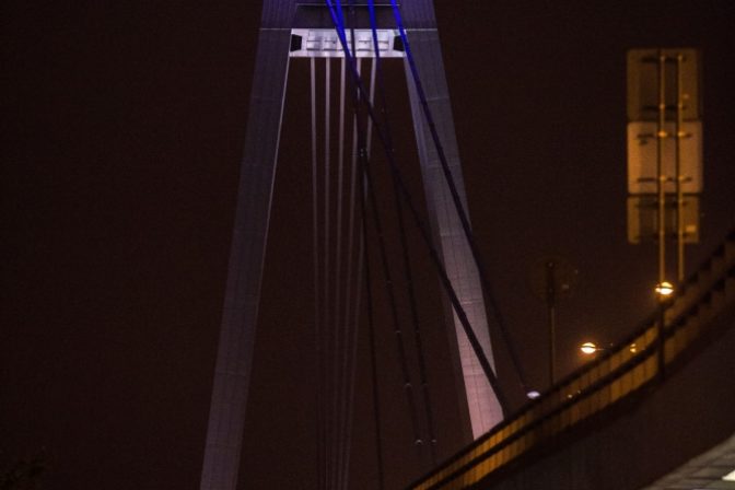 Bratislavský Most SNP farbami predpovedá počasie