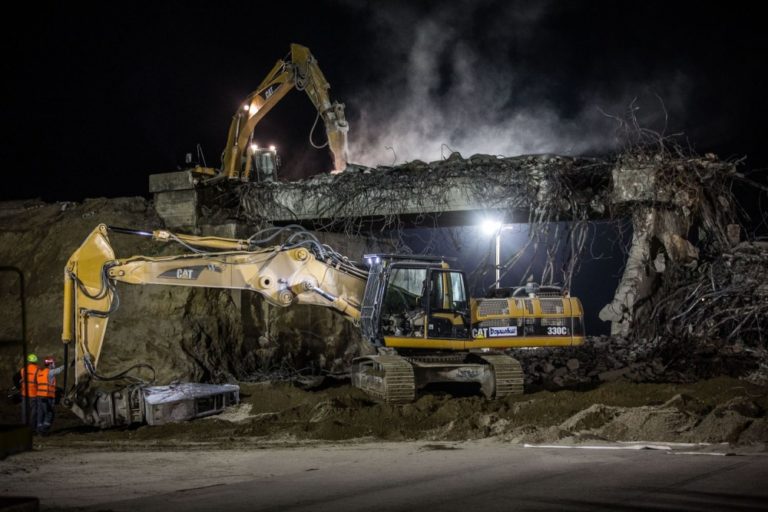 Demolácia mosta nad diaľnicou D1