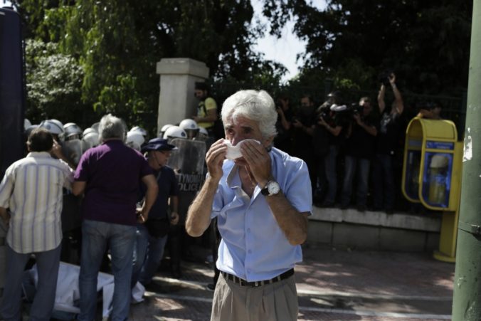 Dôchodcovia protestovali, dostali zásah paprikovým sprejom