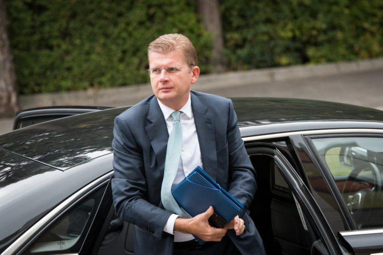 Vláda ministerstvo hospodárstva