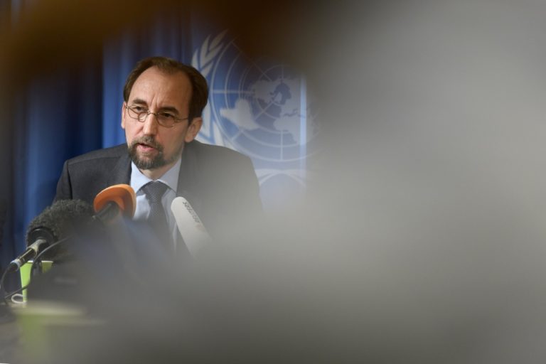Komisár pre ľudské práva varoval pred "nebezpečným" Trumpom