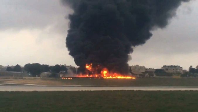 Na Malte sa zrútilo lietadlo, zomrelo päť ľudí
