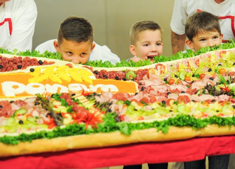 Nitrianski pekári vytvorili najväčší obložený chlebík