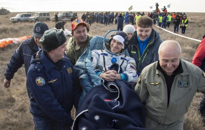 Pristávací modul Sojuz dopravil na Zem troch členov posádky