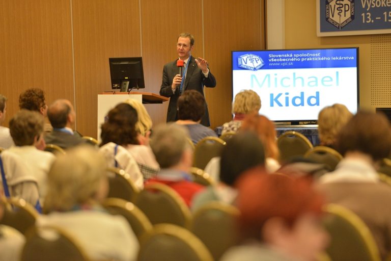Profesor kidd xxxvii. konferencia.jpg