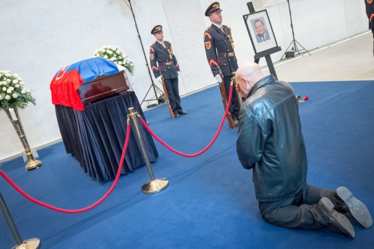 Rozlúčka verejnosti s Michalom Kováčom