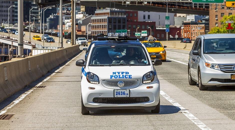 Smart fortwo ako policajne auto nypd 1.jpg