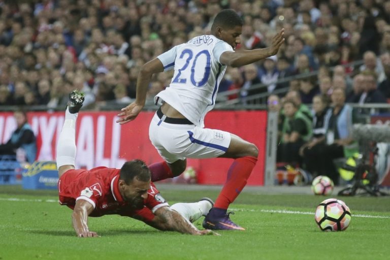 Southgate a Lingard zažili úspešný debut, Rooneyho vybučali
