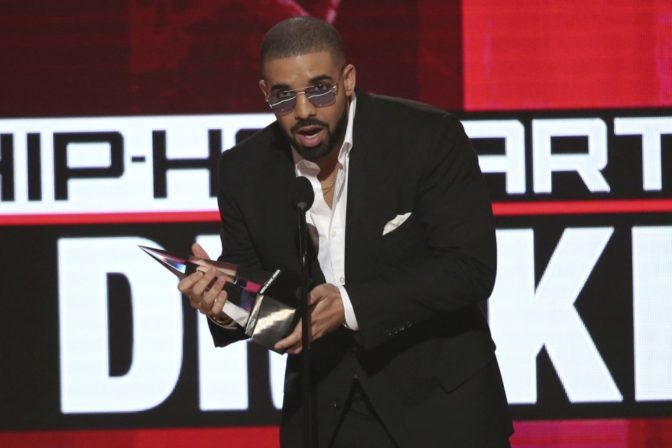American Music Awards ovládli Justin Bieber a Drake