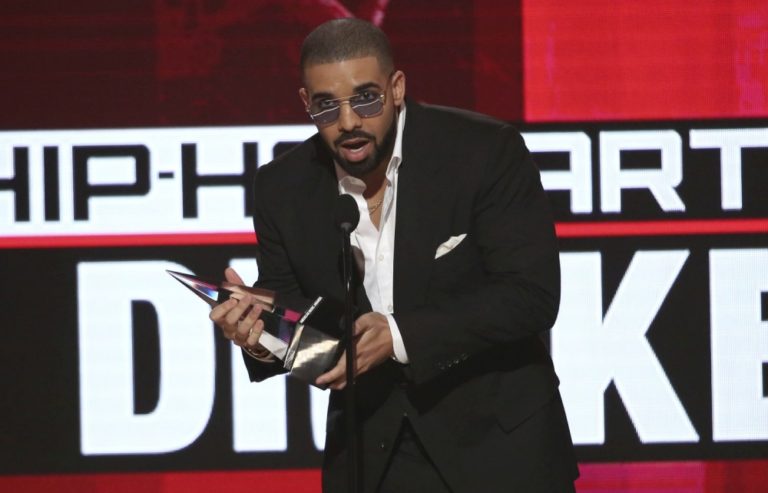 American Music Awards ovládli Justin Bieber a Drake