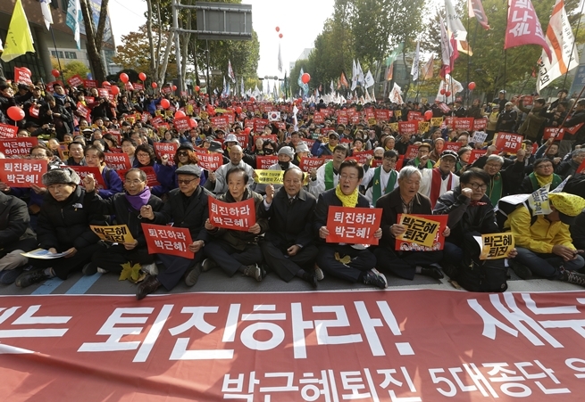 Juhokórejčania žiadajú odstúpenie prezidentky
