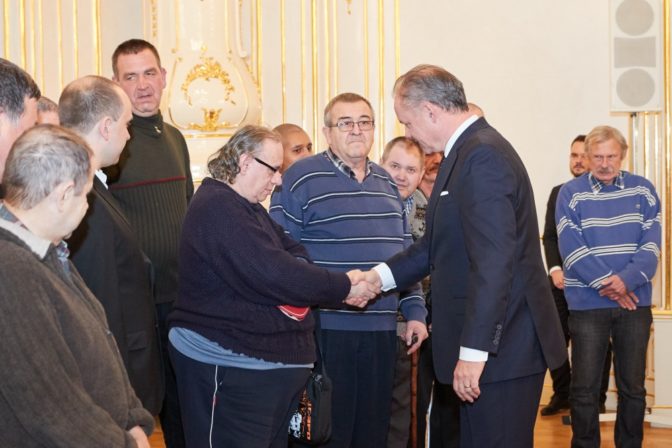 Prezident Kiska pohostil ľudí bez domova
