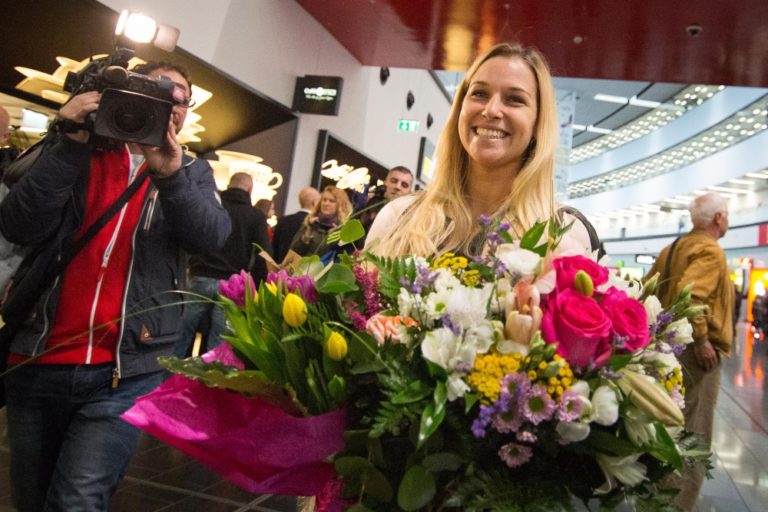 Šampiónka Dominika Cibulková je uz doma