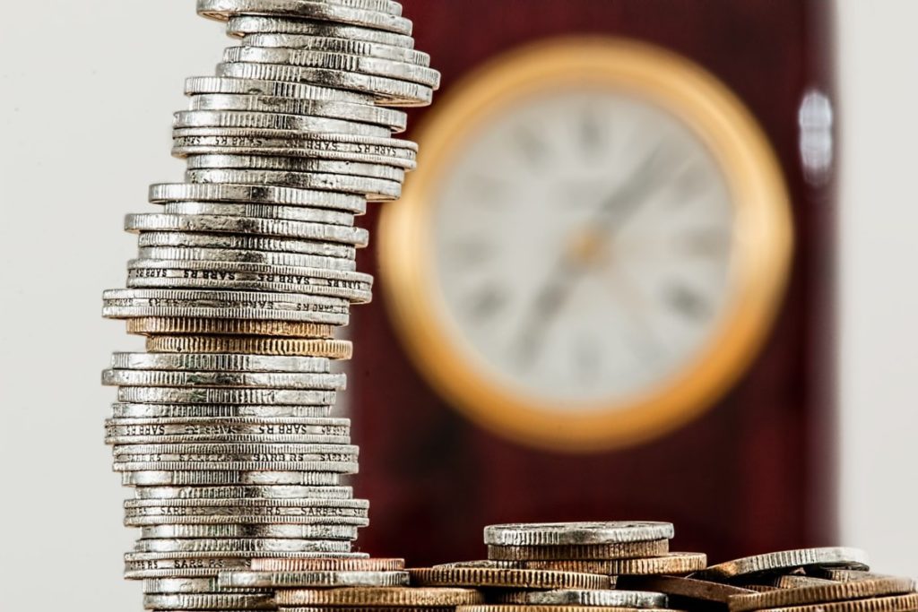 Peniaze, čas, sporenie, investovanie