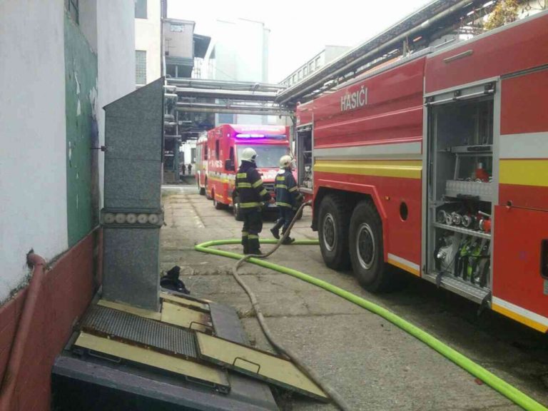 Hasia požiar v objekte Palma na Račianskej ulici