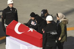 Počet obetí útokov v Istanbule stúpa