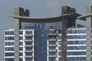 Požiar zachvátil luxusný rezidenčný komplex v Dubaji