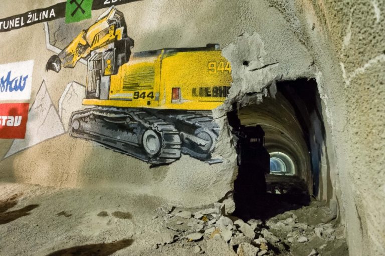 Prerazili diaľničný tunel Žilina