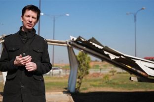 Rukojemník Cantlie sa objavil v novom propagandistickom videu