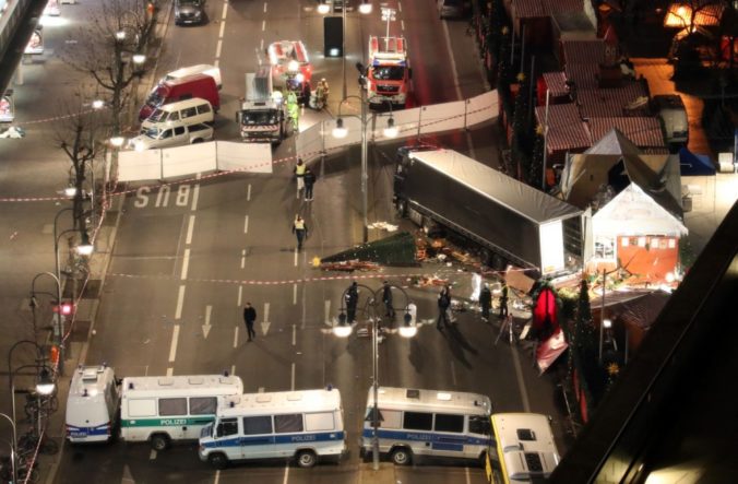 Útok v Berlíne, kamión sa vrútil na vianočné trhy