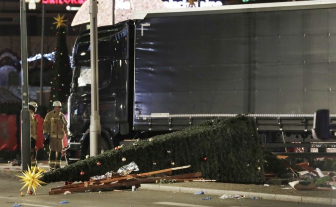 Útok v Berlíne, kamión sa vrútil na vianočné trhy