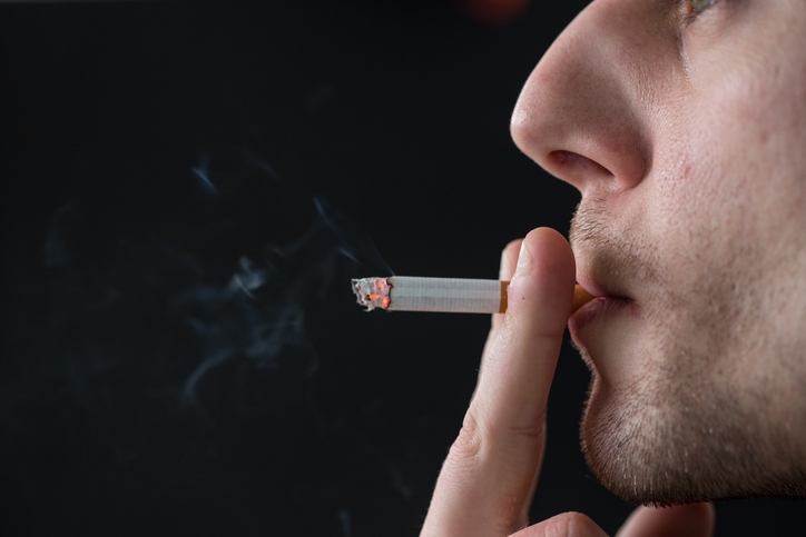 5 trikov, ako sa zbaviť cigaretového zápachu