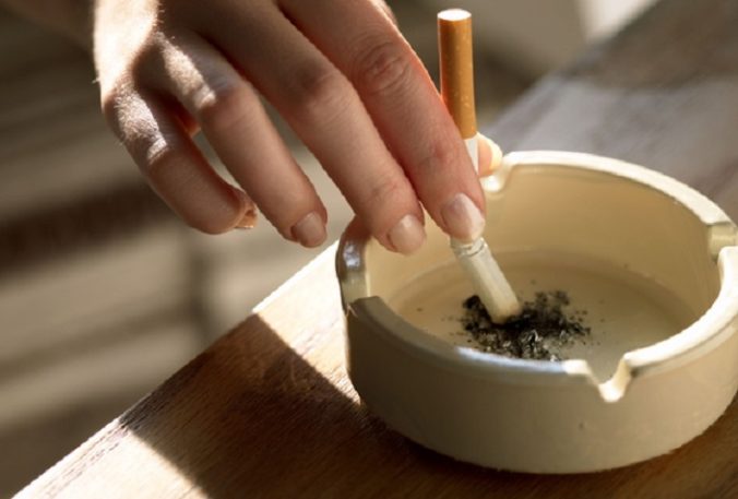 5 trikov, ako sa zbaviť cigaretového zápachu