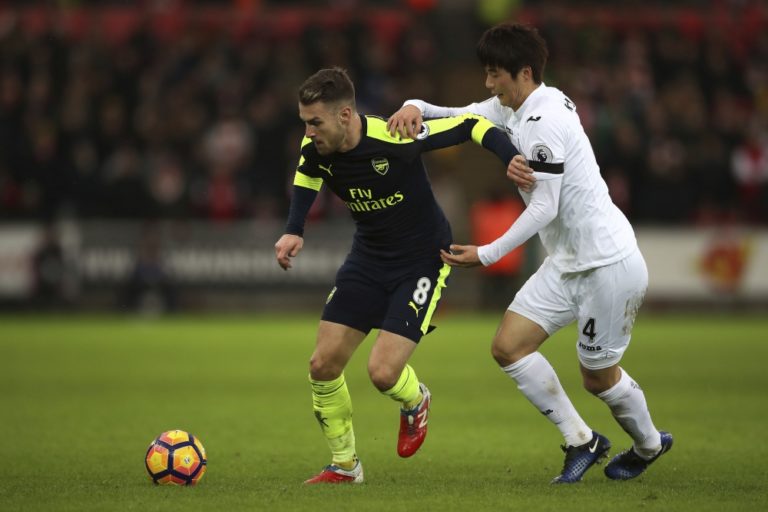 Arsenal vyhral vysoko, West Bromwich do vlastnej bránky