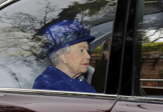 Britská kráľovná opäť kypí zdravím, zúčastnila sa bohoslužby