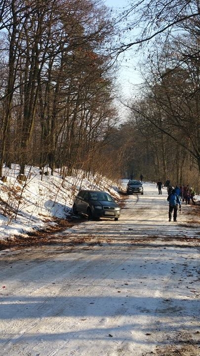 Na bratislavskej Peknej ceste dnes vodiči mali problémy s ľadom.