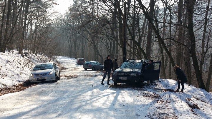 Na bratislavskej Peknej ceste dnes vodiči mali problémy s ľadom.