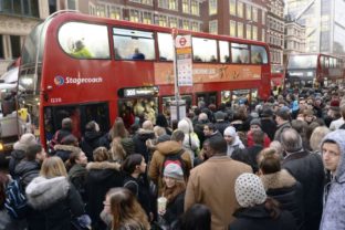 Štrajk zamestnancov metra skomplikoval dopravu v Londýne