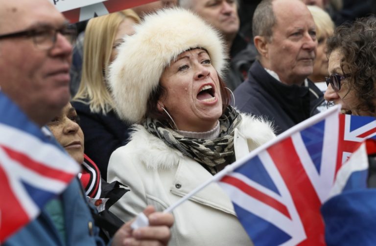 Súd zradil ľud, zmaril demokraciu, reagujú Briti na brexit