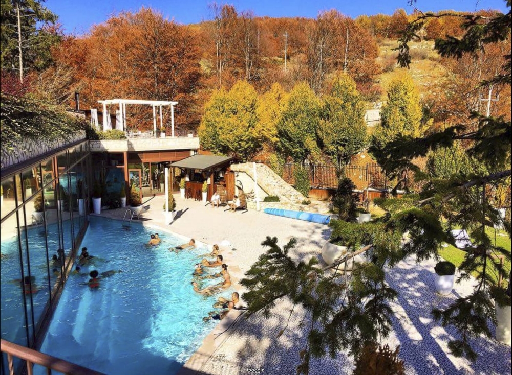 V hoteli, ktorý zasiahla lavína, mohlo byť až 35 ľudí