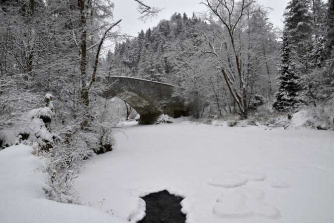 Zamrznutý Hornád v Slovenskom raji