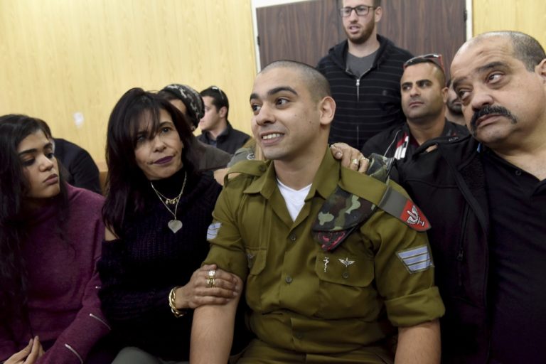 Izraelského vojaka Elora Azariu odsúdil na 18 mesiacov