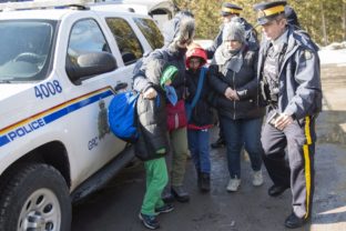 Kanada poslala na hranice s USA policajné posily